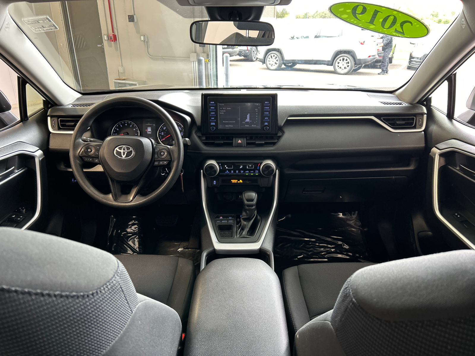 2019 Toyota RAV4 LE 28