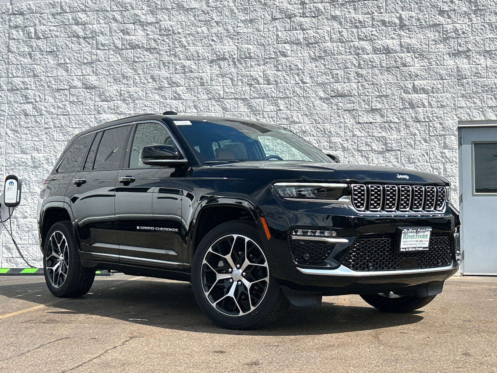 2024 Jeep Grand Cherokee Summit 1