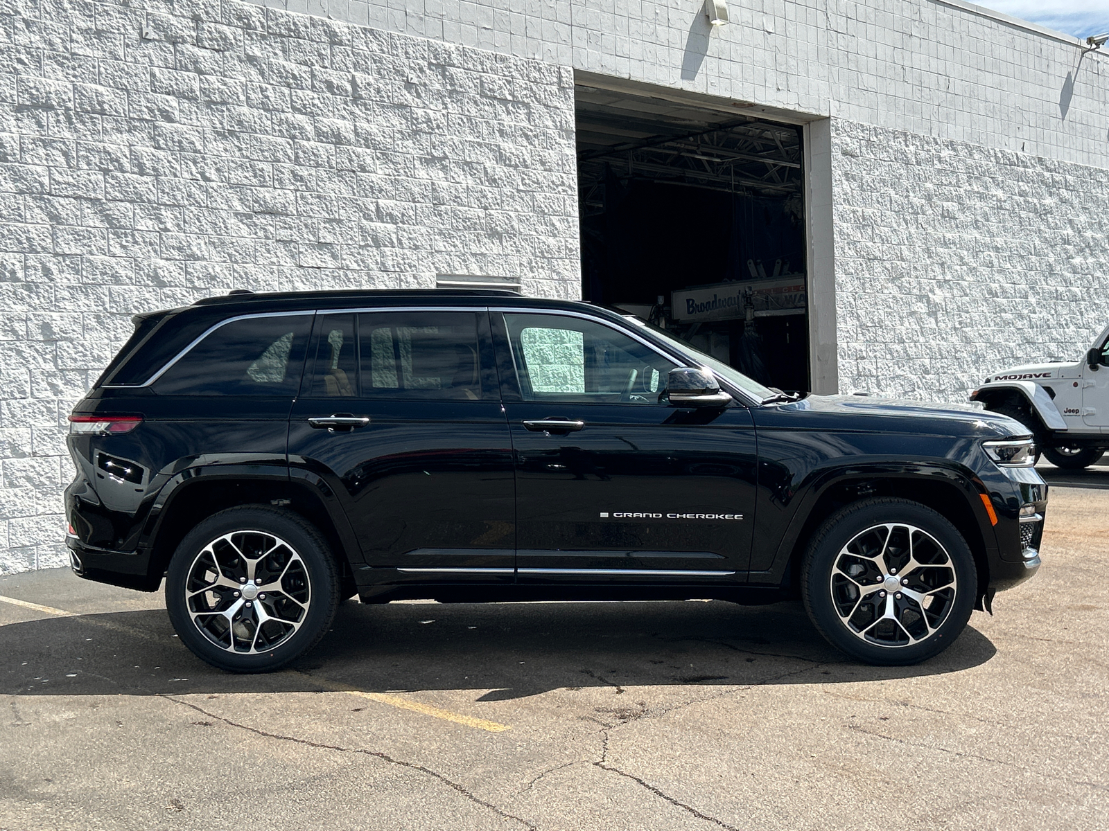 2024 Jeep Grand Cherokee Summit 9