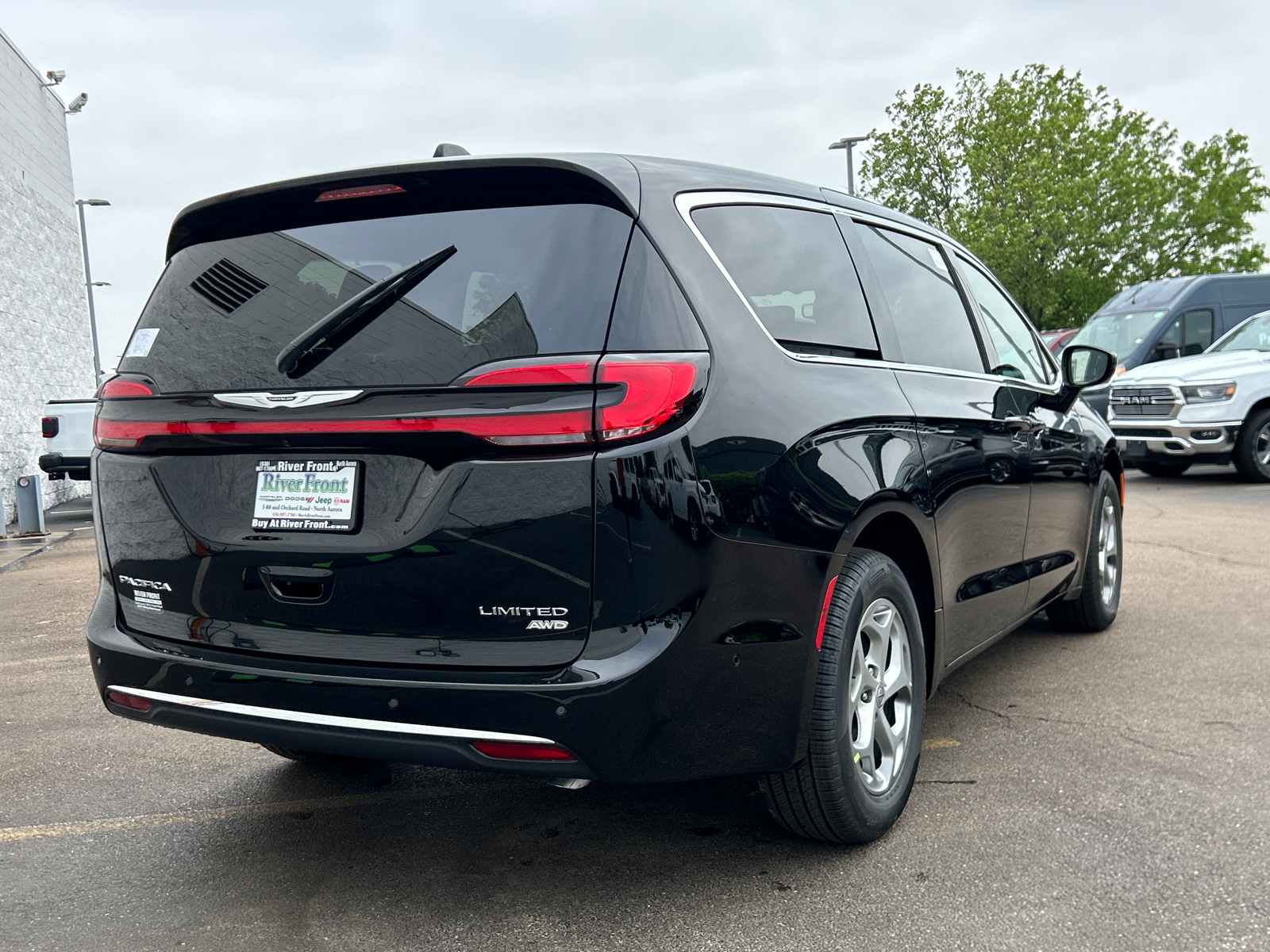 2024 Chrysler Pacifica Limited 8