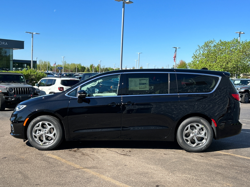 2024 Chrysler Pacifica Limited 4