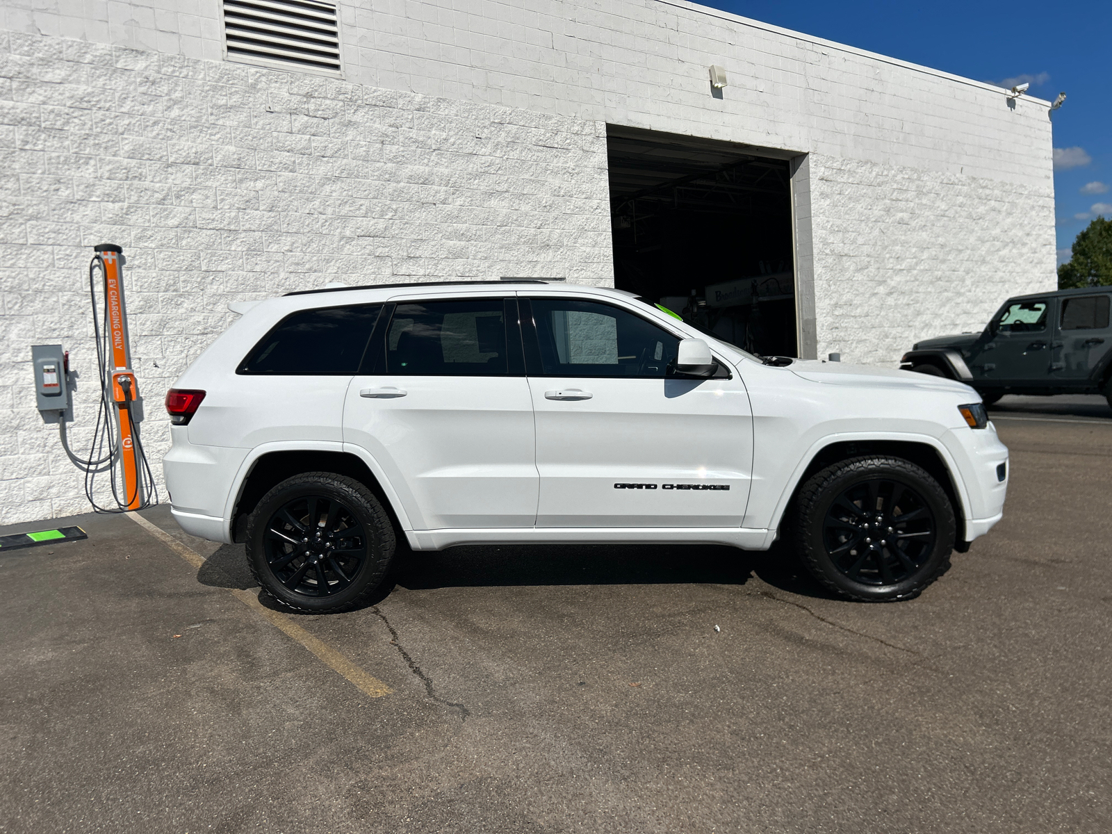 2018 Jeep Grand Cherokee Altitude 9