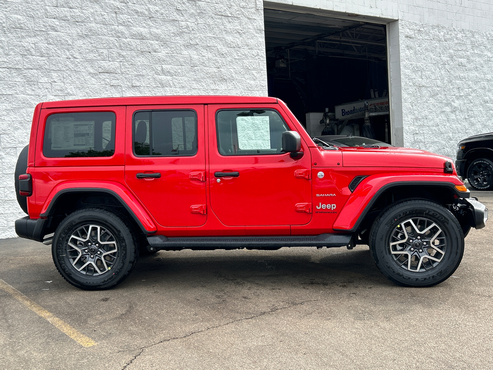 2024 Jeep Wrangler Sahara 10