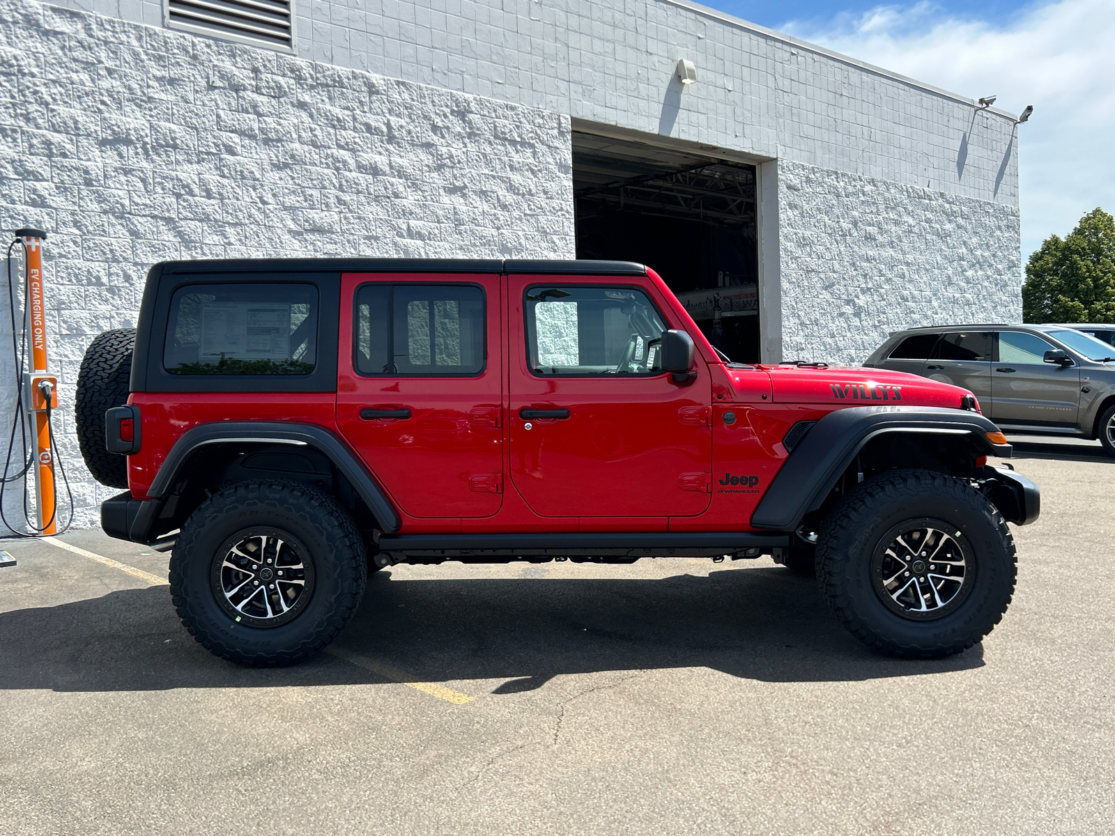 2024 Jeep Wrangler Willys 9