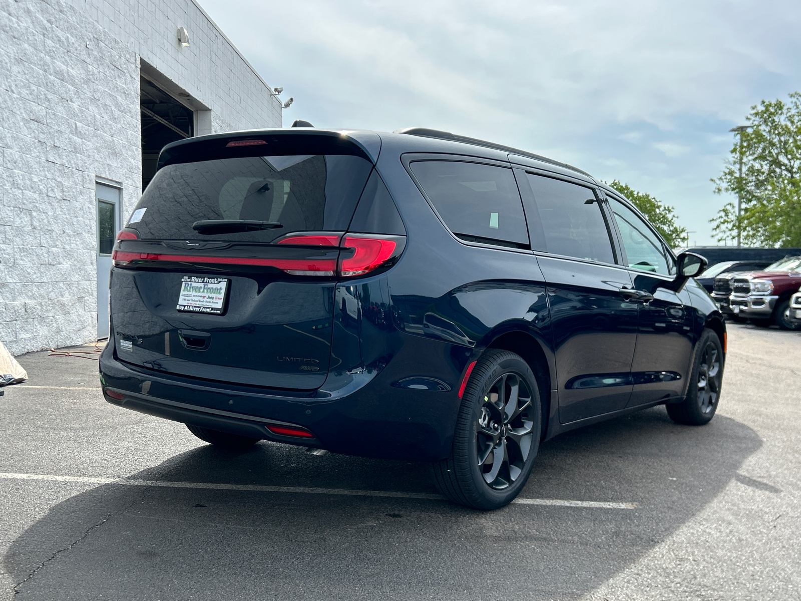 2024 Chrysler Pacifica Limited 8