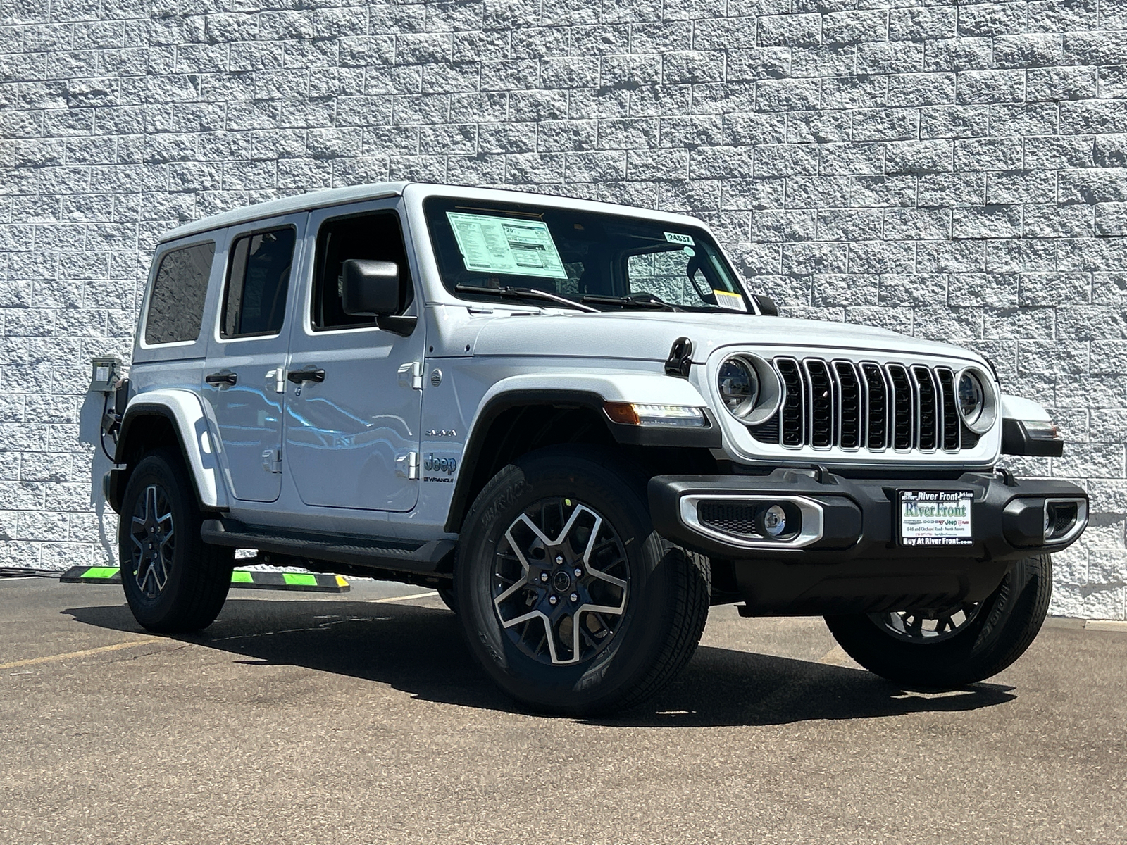 2024 Jeep Wrangler Sahara 2