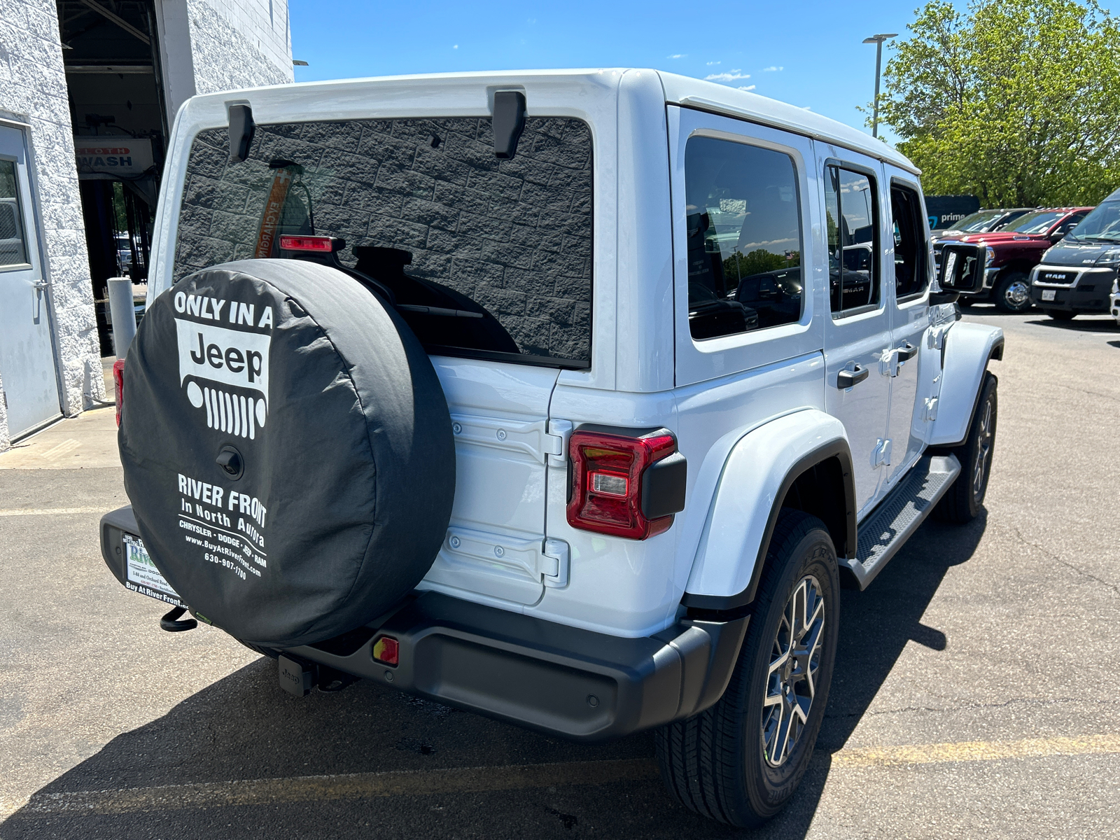 2024 Jeep Wrangler Sahara 8