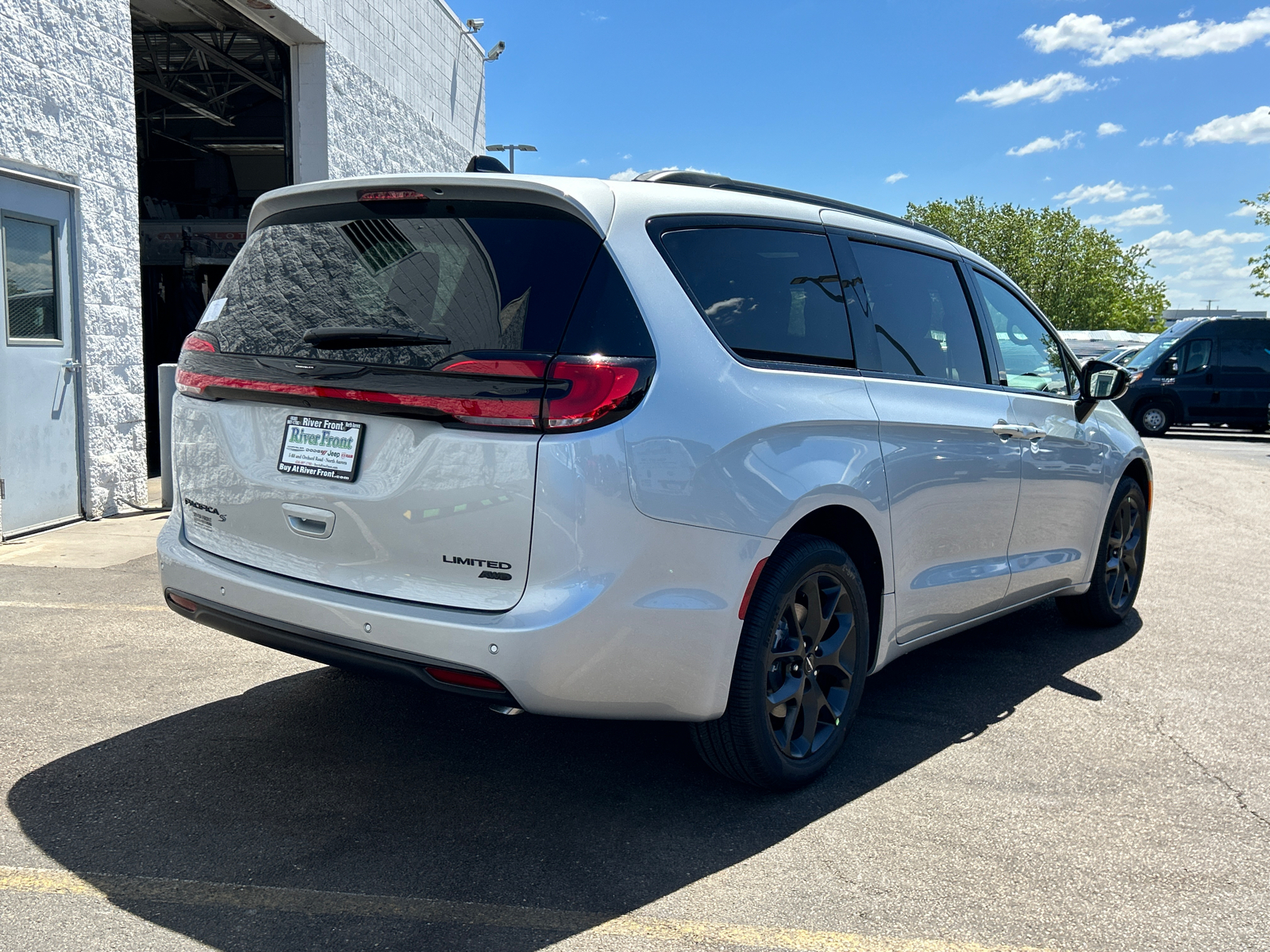 2024 Chrysler Pacifica Limited 8