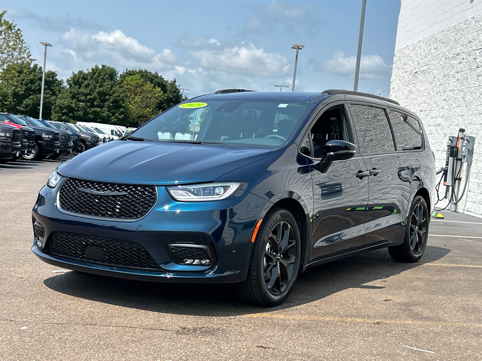 2023 Chrysler Pacifica Limited 4