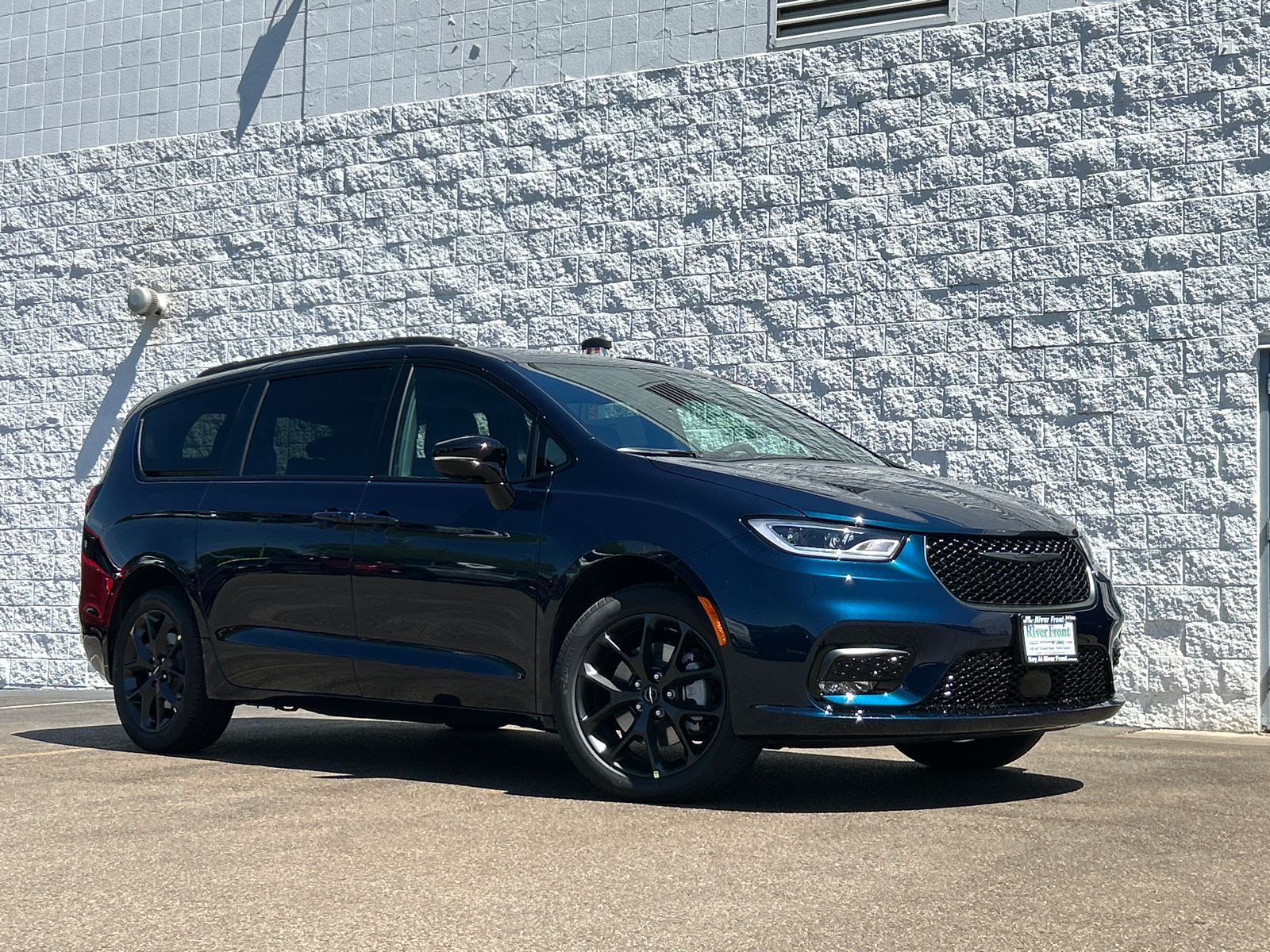 2024 Chrysler Pacifica Limited 1