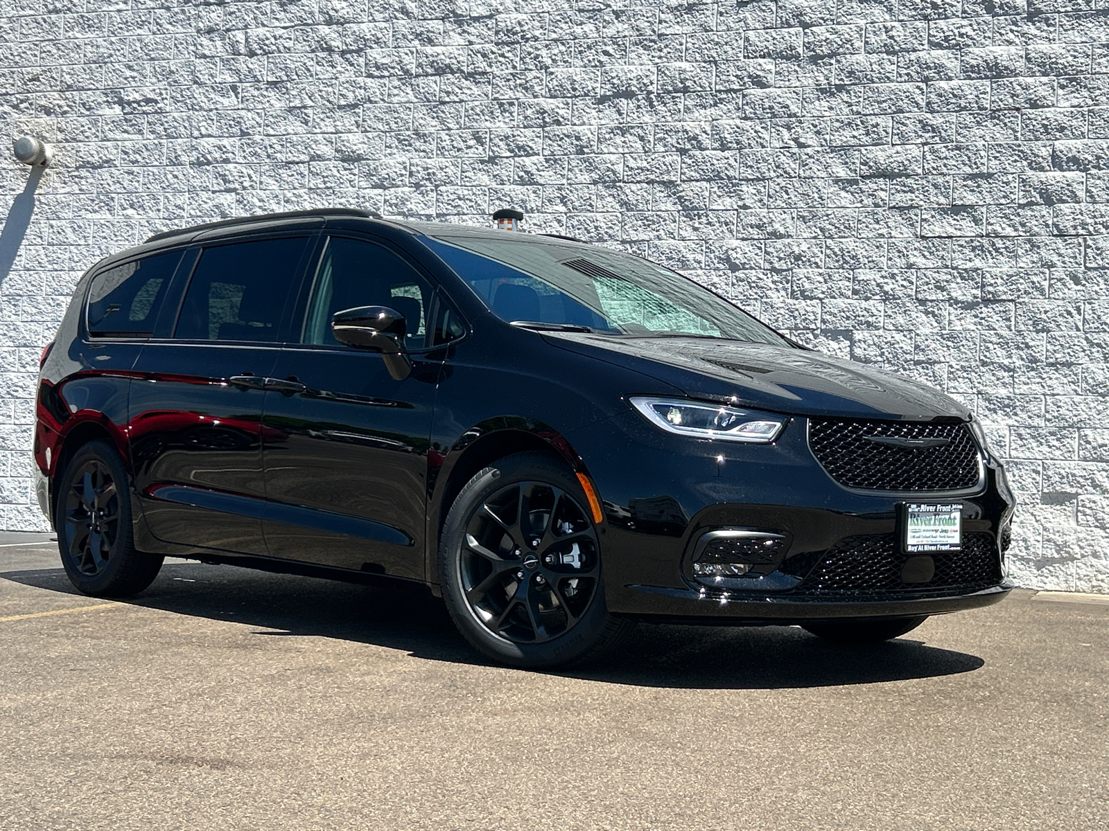 2024 Chrysler Pacifica Touring L 1