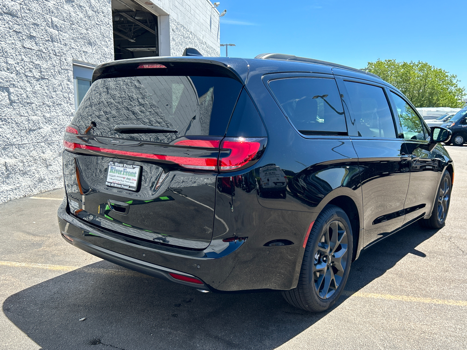 2024 Chrysler Pacifica Touring L 8