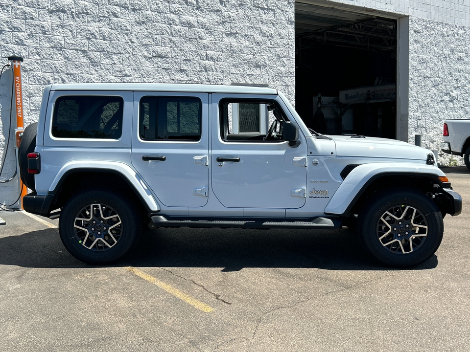 2024 Jeep Wrangler Sahara 9