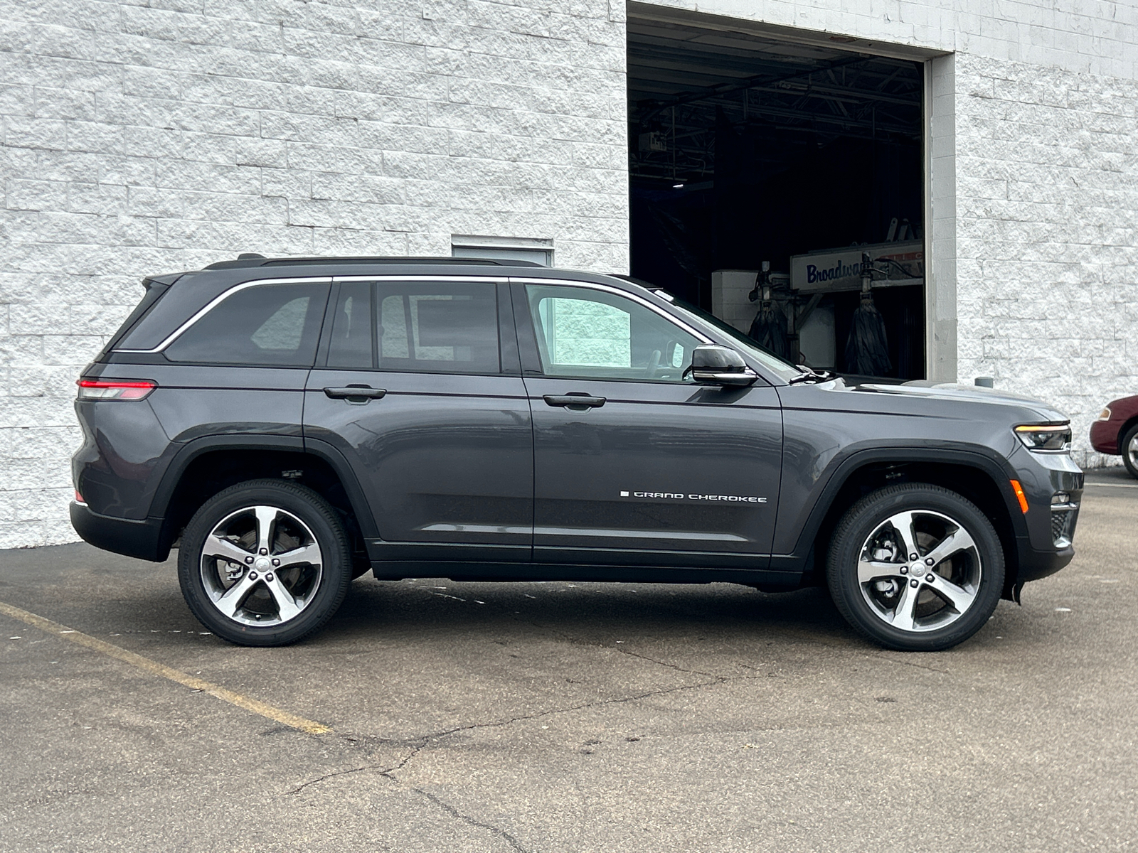 2024 Jeep Grand Cherokee Limited 9