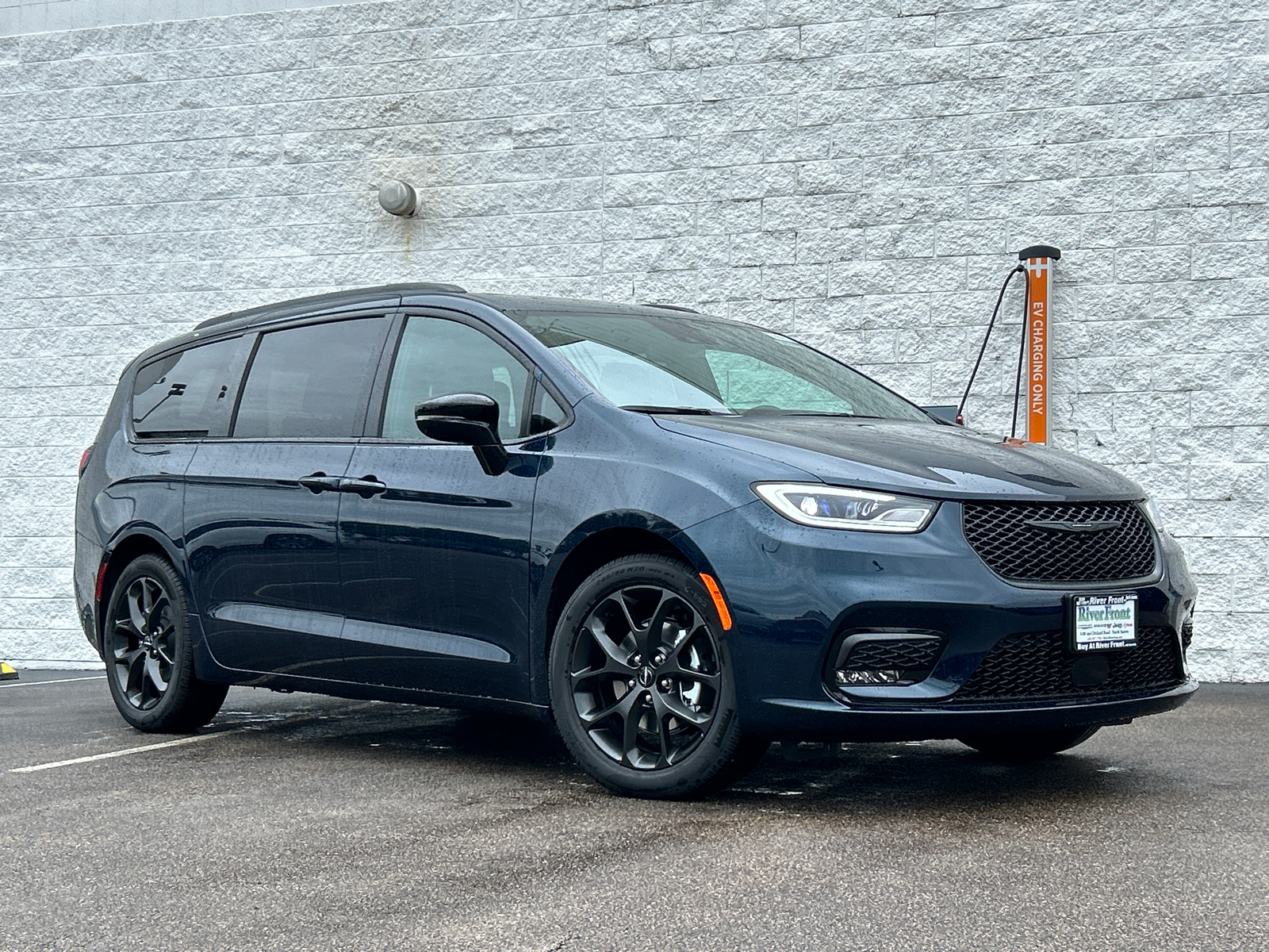 2024 Chrysler Pacifica Touring L 1