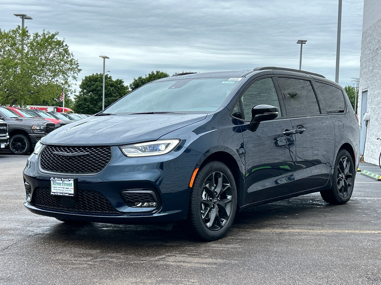 2024 Chrysler Pacifica Touring L 4