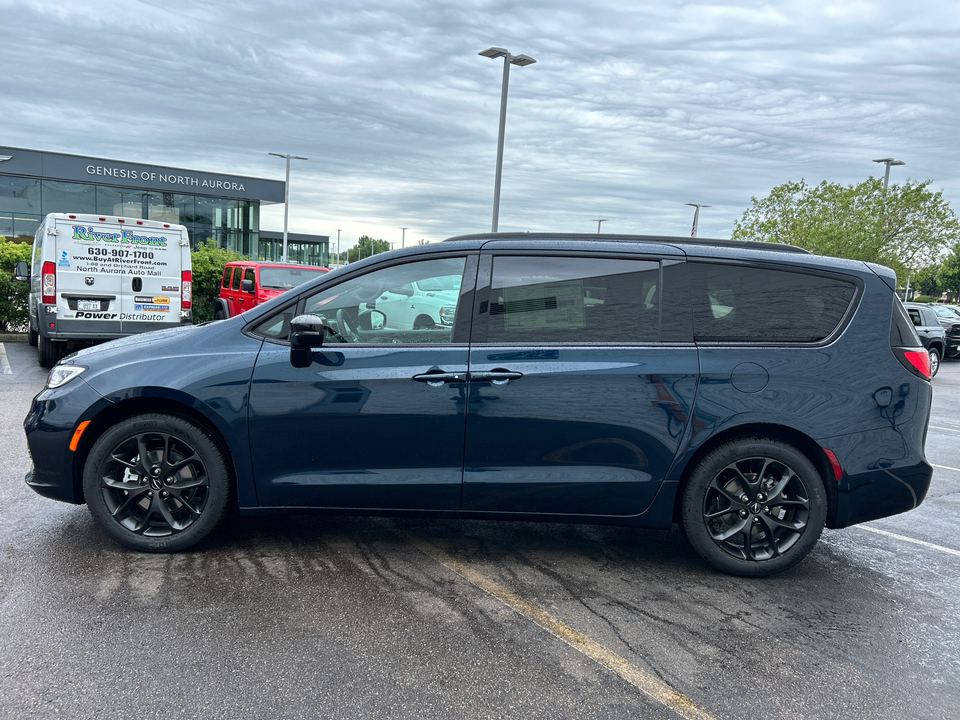 2024 Chrysler Pacifica Touring L 5