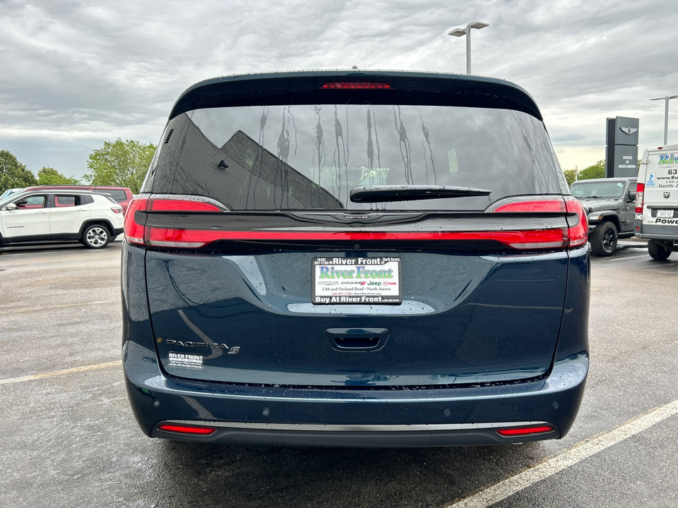 2024 Chrysler Pacifica Touring L 7