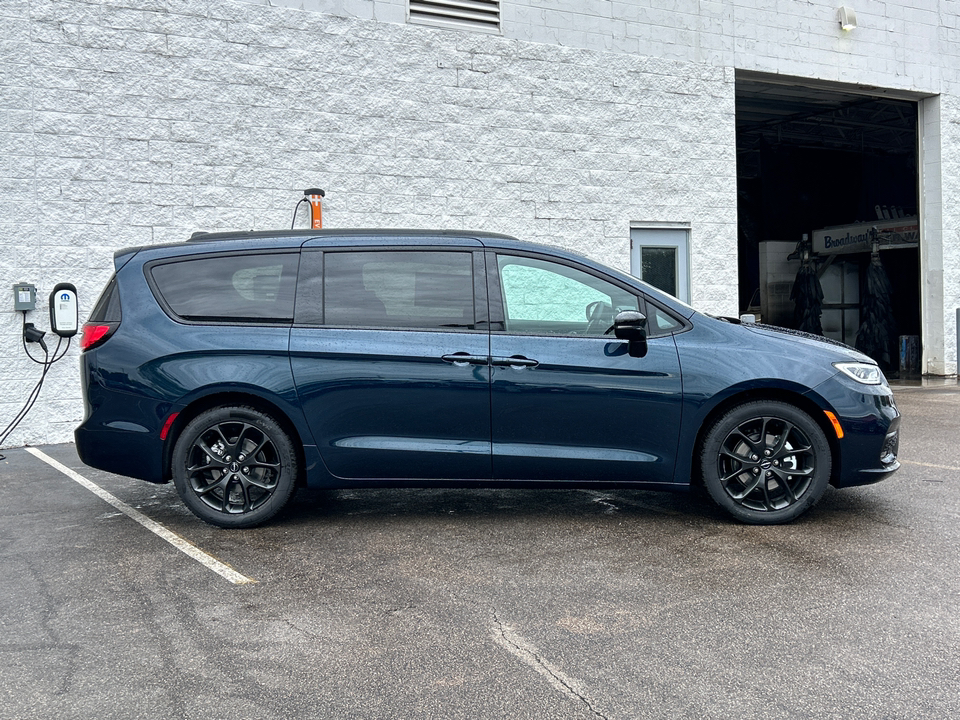 2024 Chrysler Pacifica Touring L 9