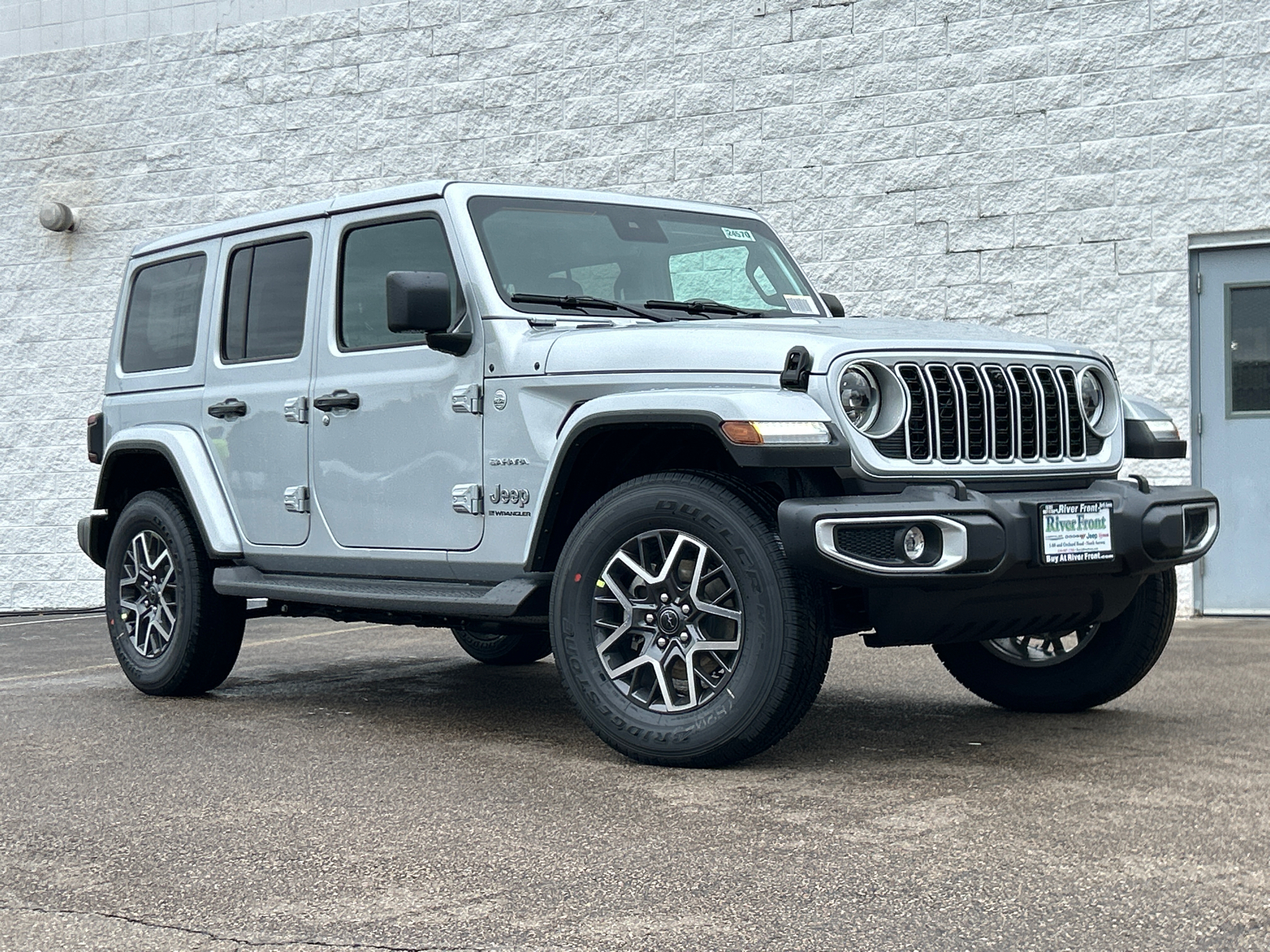 2024 Jeep Wrangler Sahara 2