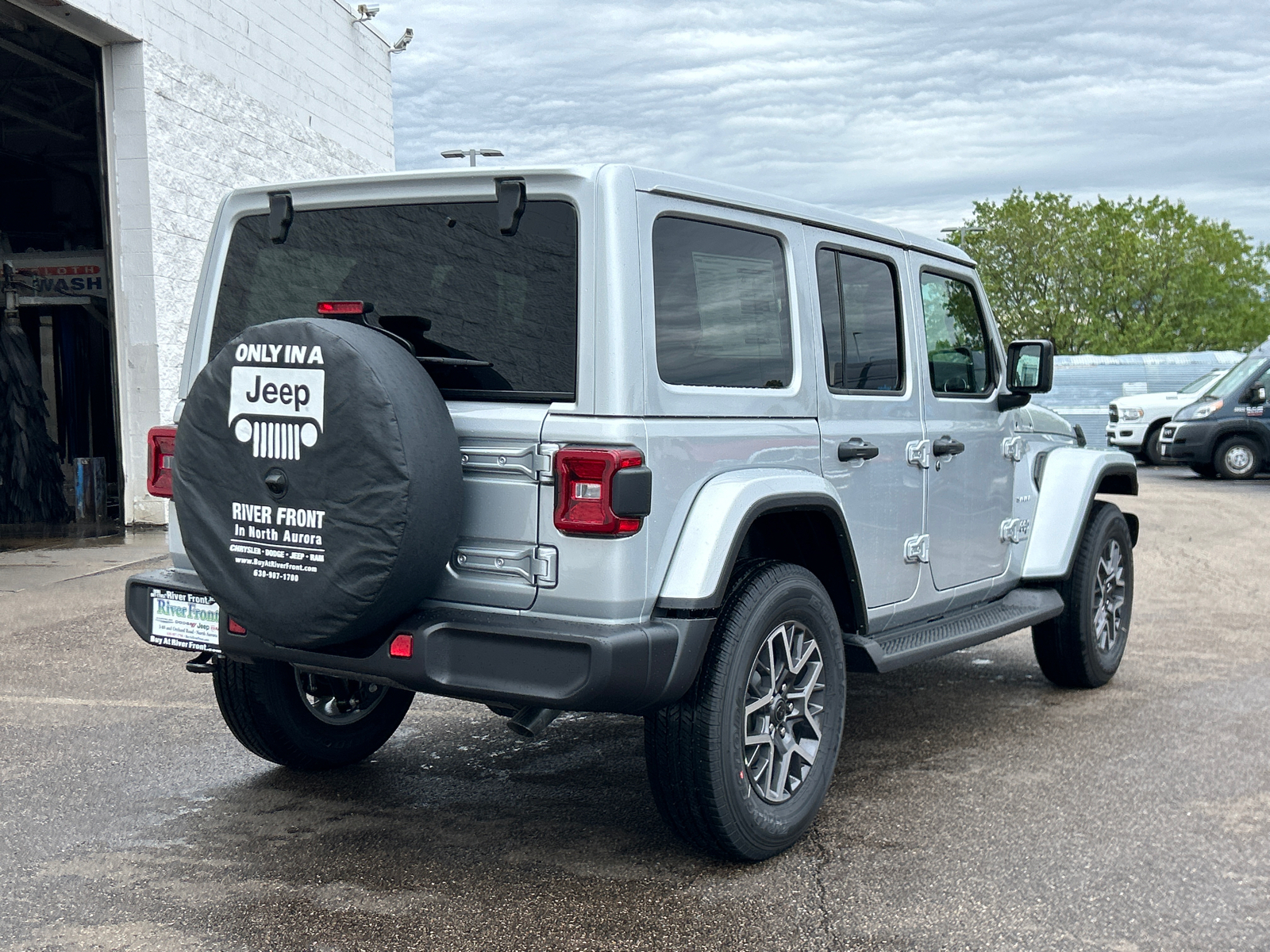 2024 Jeep Wrangler Sahara 8