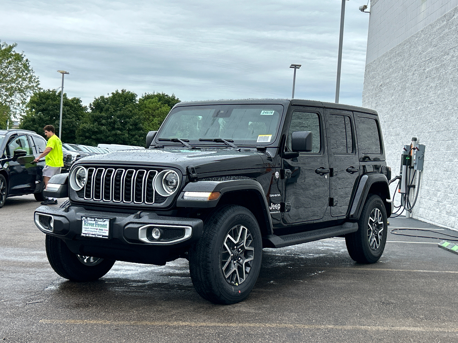 2024 Jeep Wrangler Sahara 4