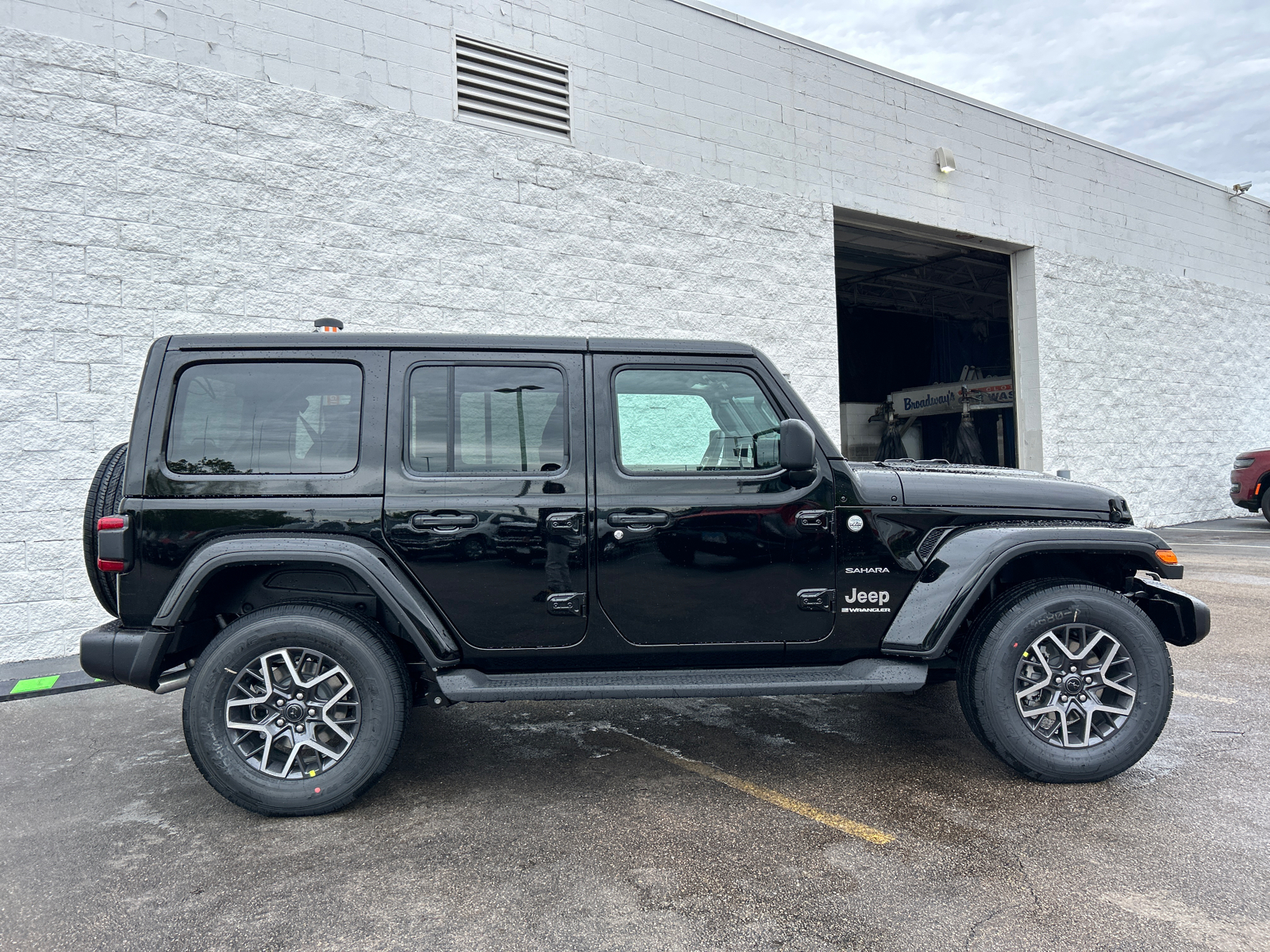 2024 Jeep Wrangler Sahara 9