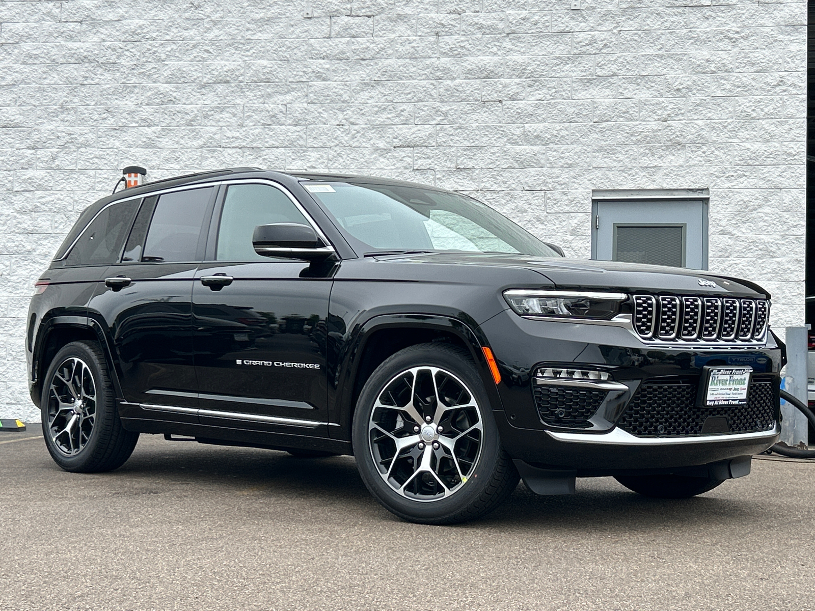 2024 Jeep Grand Cherokee Summit 1