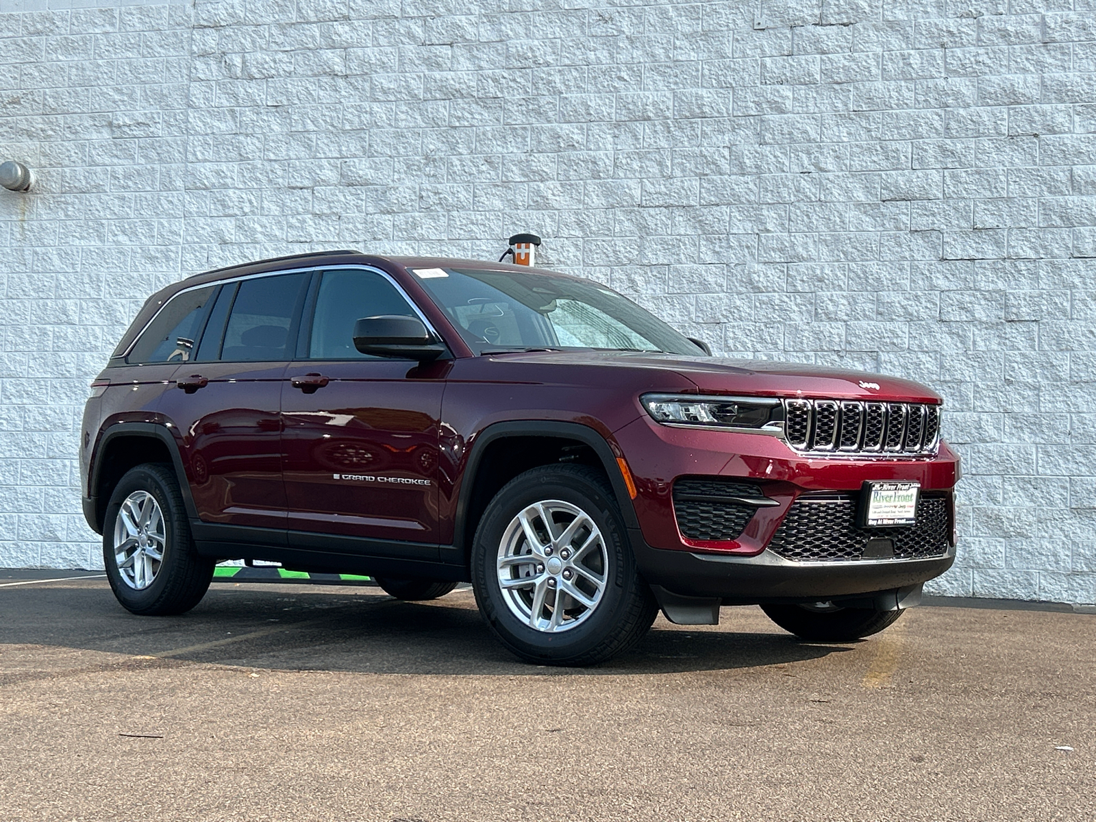 2024 Jeep Grand Cherokee Laredo 1