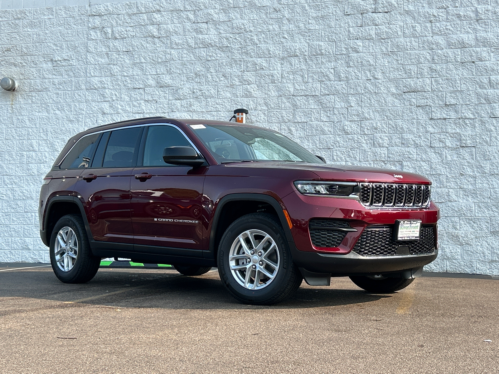 2024 Jeep Grand Cherokee Laredo 2