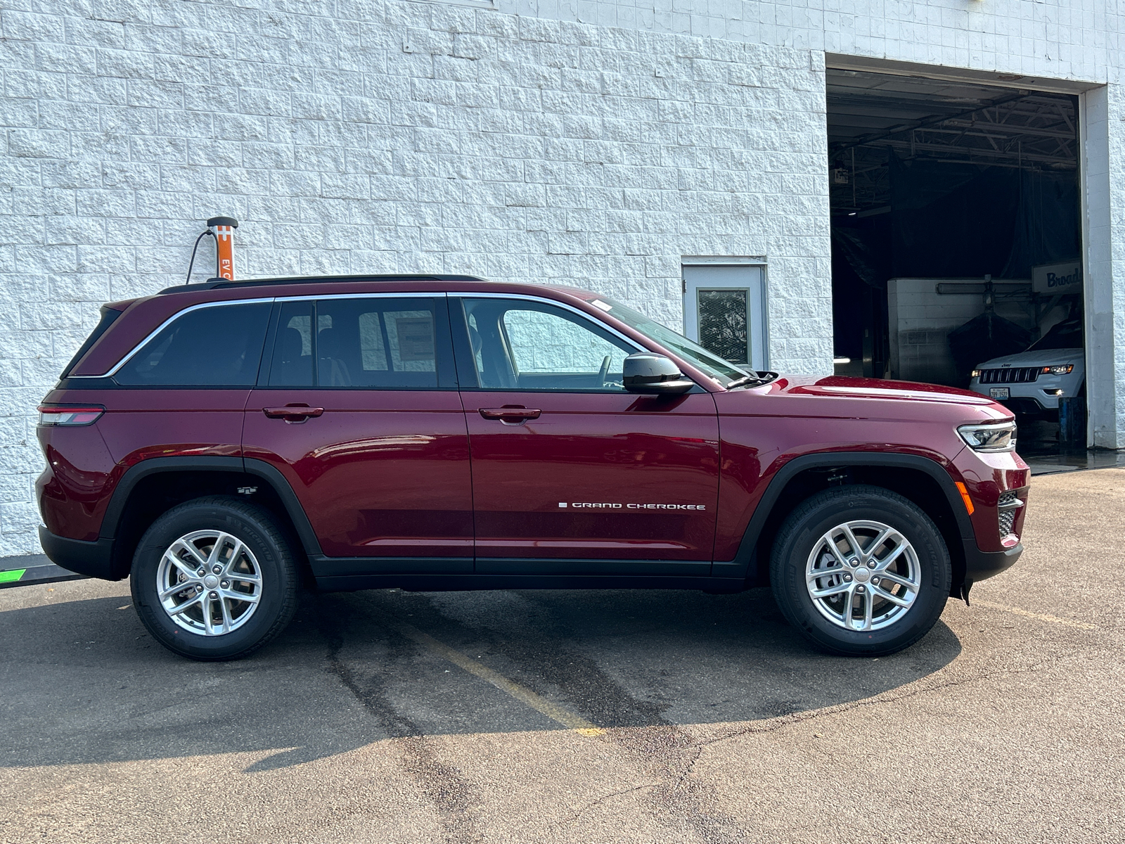 2024 Jeep Grand Cherokee Laredo 9