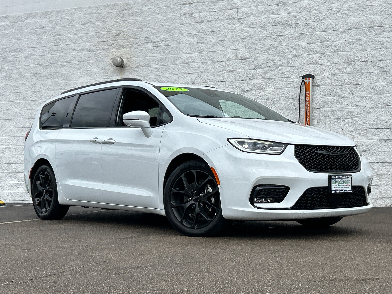 2022 Chrysler Pacifica Touring L 1