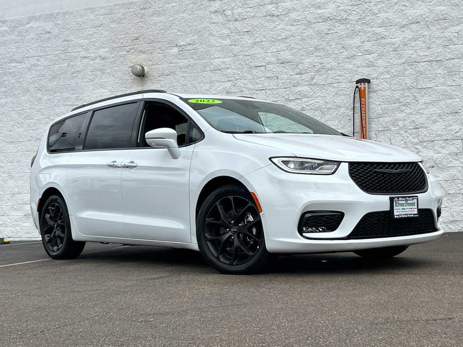 2022 Chrysler Pacifica Touring L 2