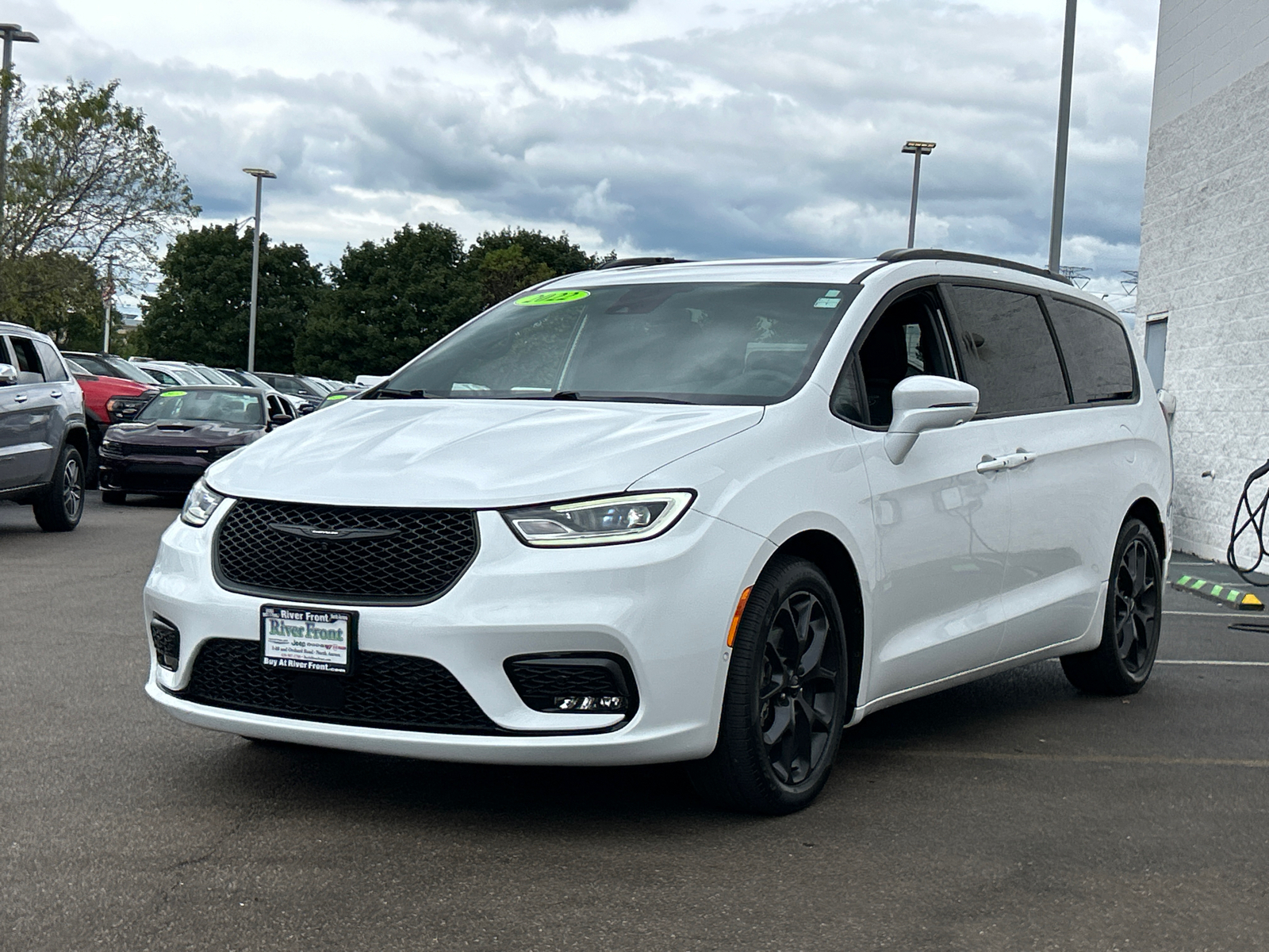 2022 Chrysler Pacifica Touring L 4