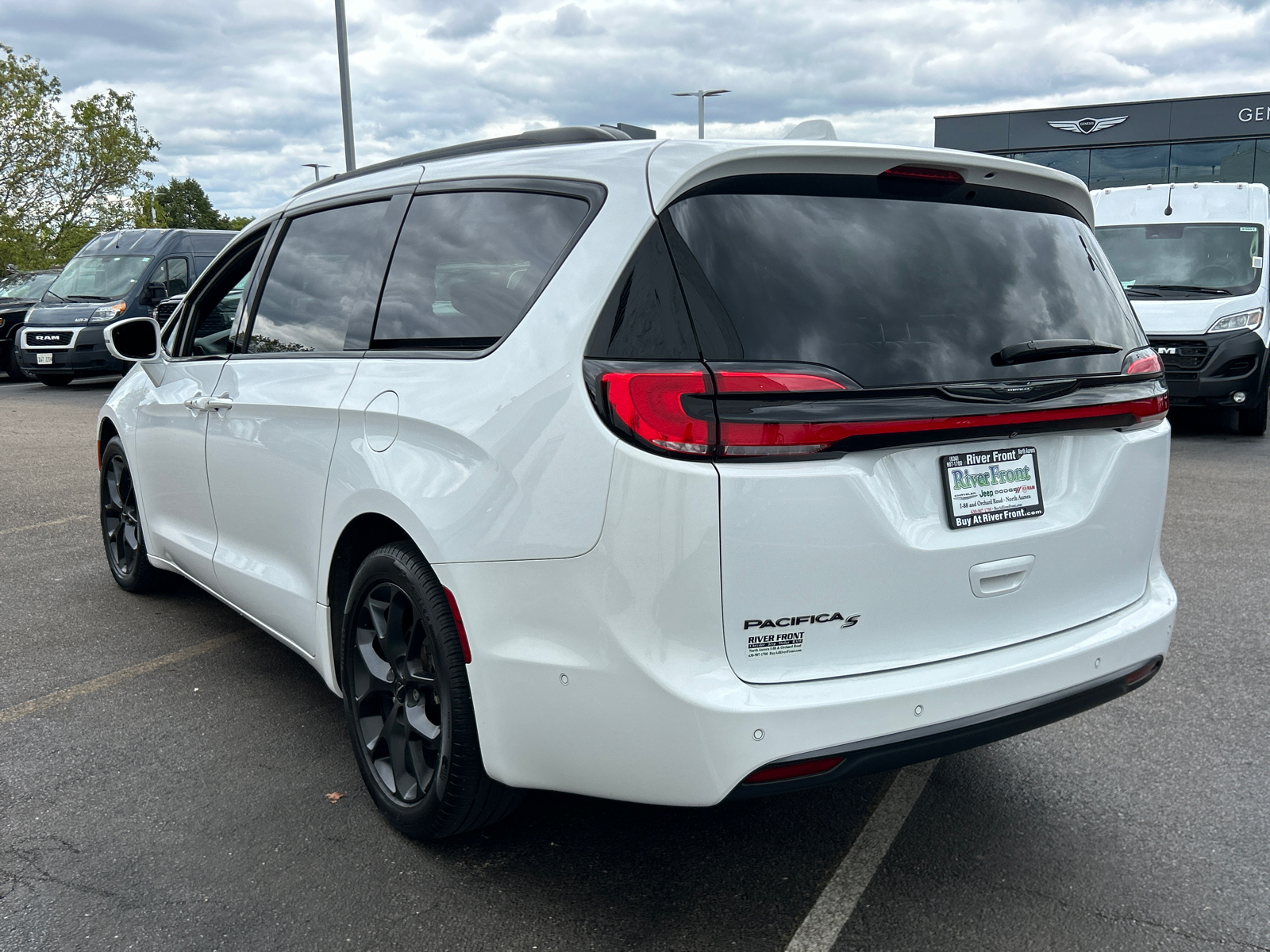 2022 Chrysler Pacifica Touring L 6