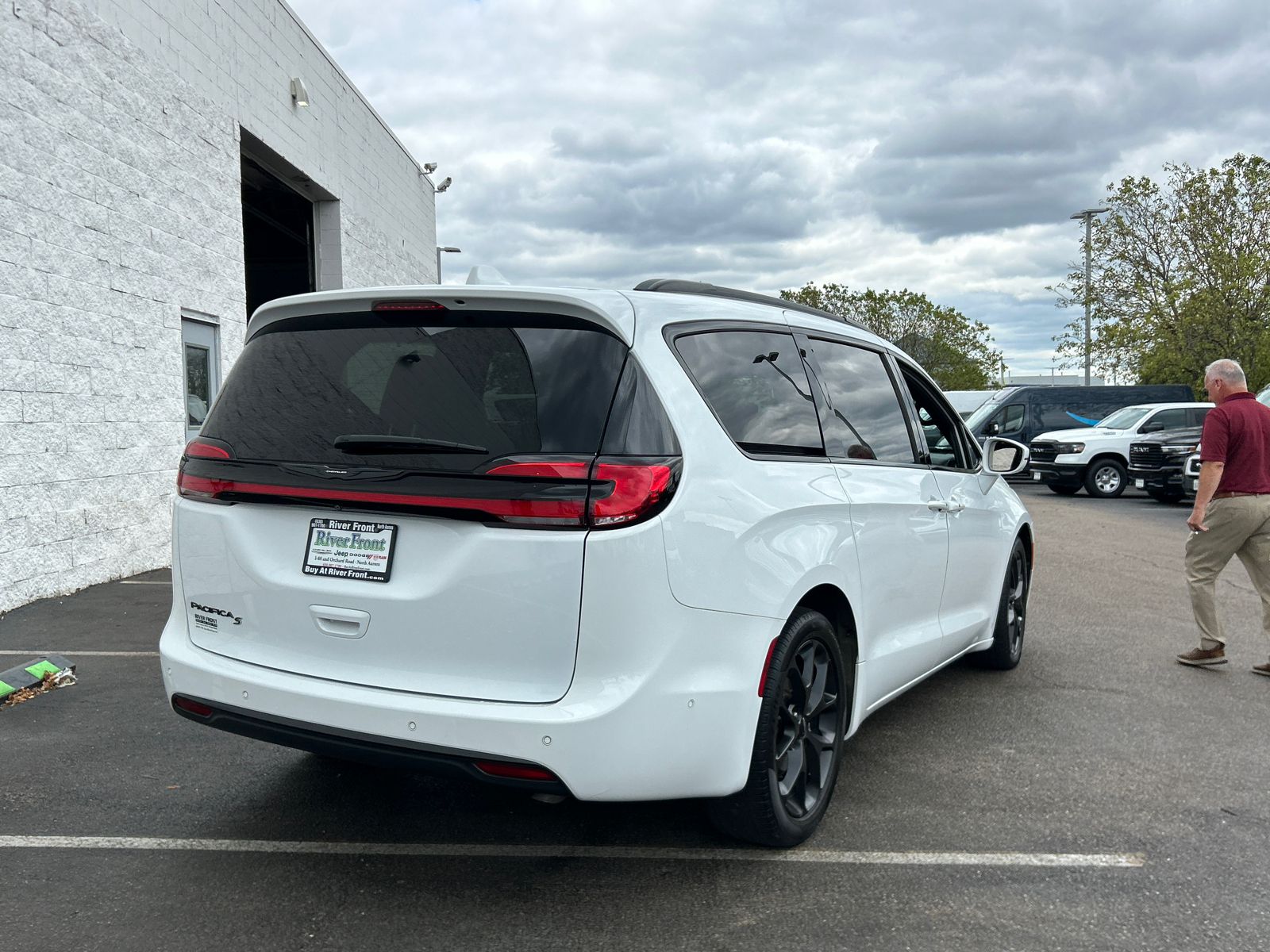 2022 Chrysler Pacifica Touring L 8