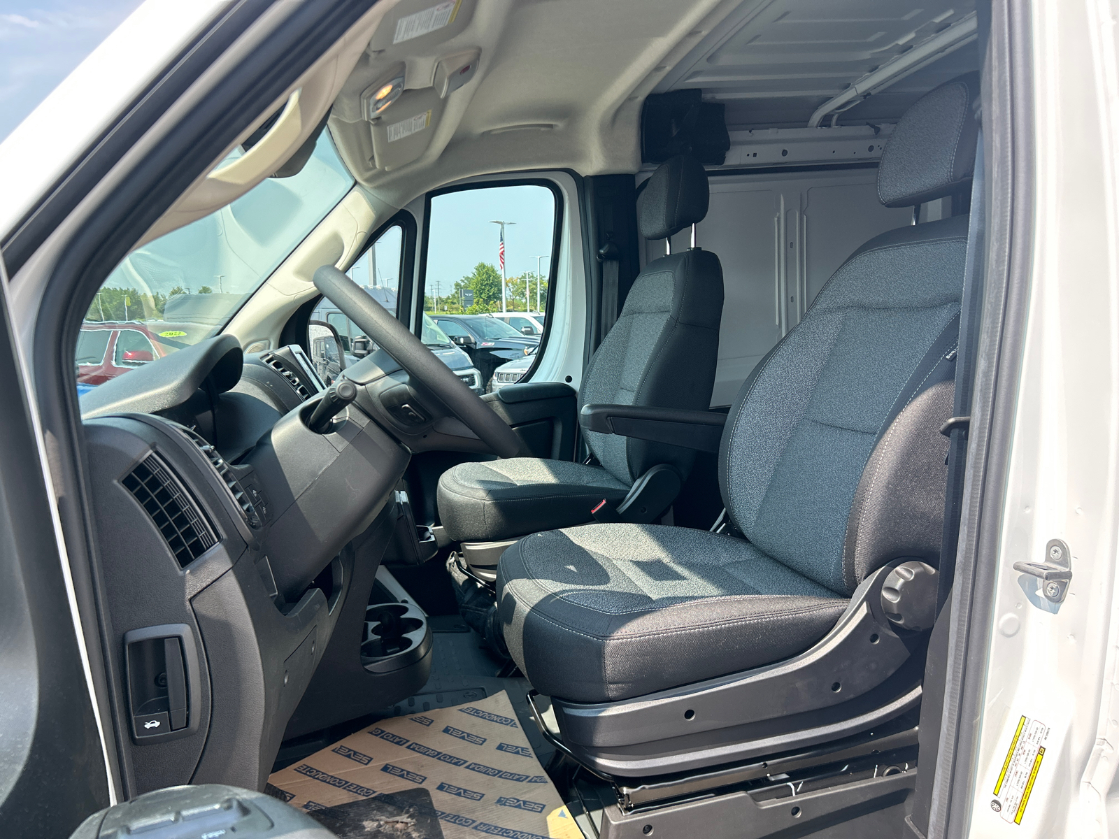 2024 Ram ProMaster 1500 Low Roof 15