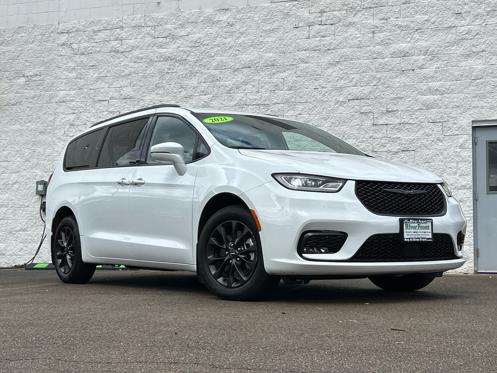 2021 Chrysler Pacifica Touring 1