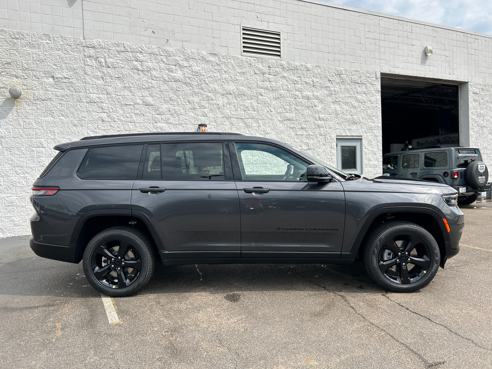 2024 Jeep Grand Cherokee L Limited 9