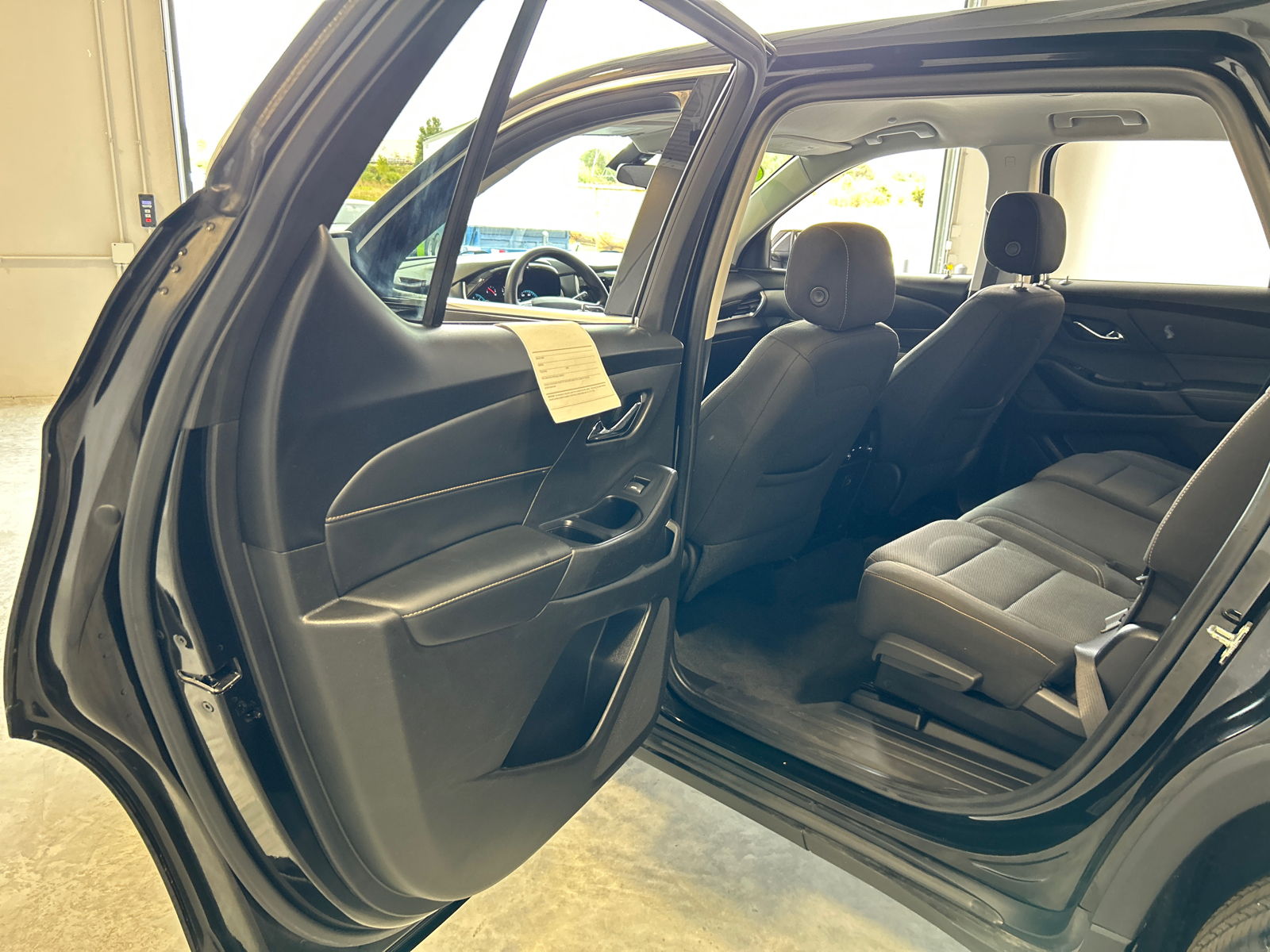 2021 Chevrolet Traverse LS 31