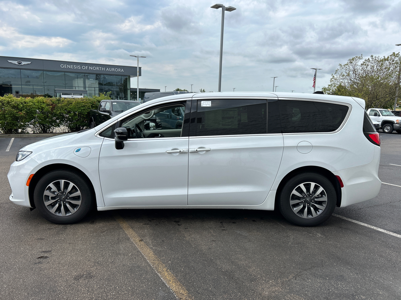 2024 Chrysler Pacifica Hybrid Select 5