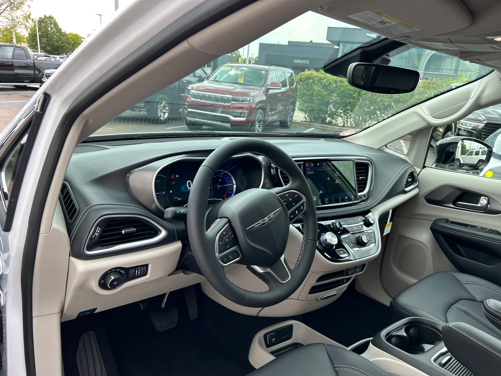 2024 Chrysler Pacifica Hybrid Select 18