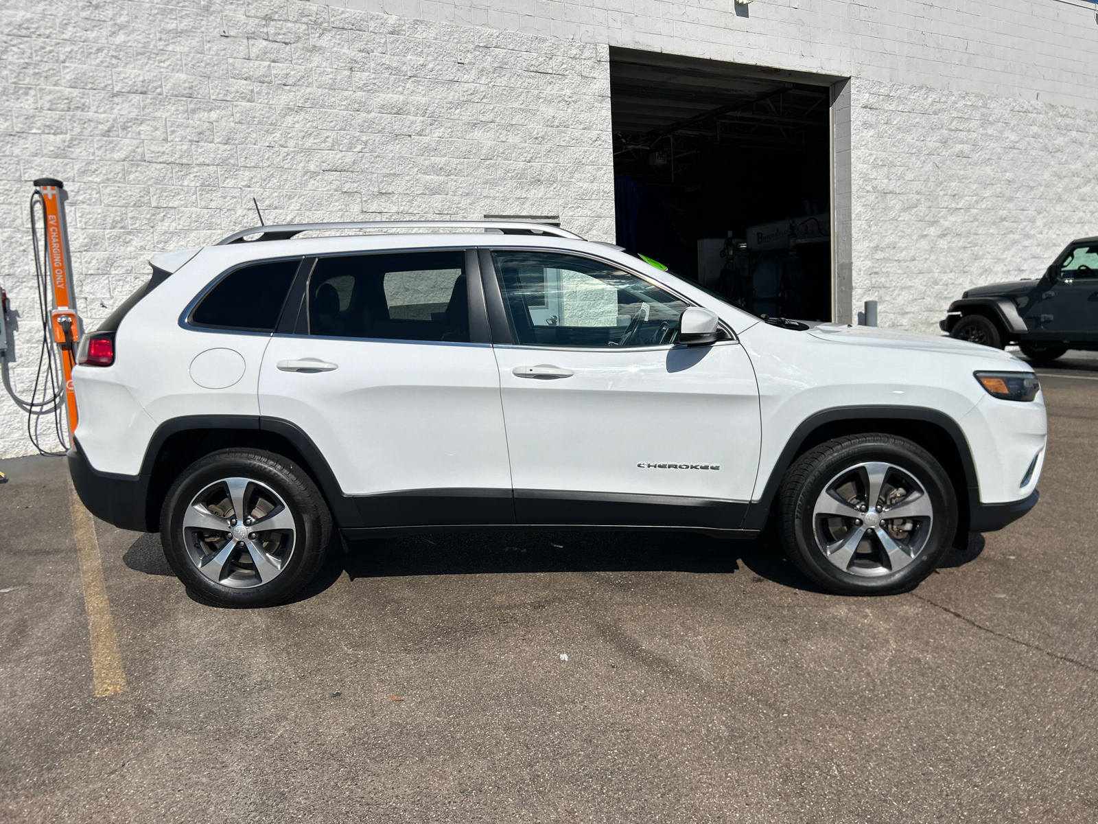 2019 Jeep Cherokee Limited 9