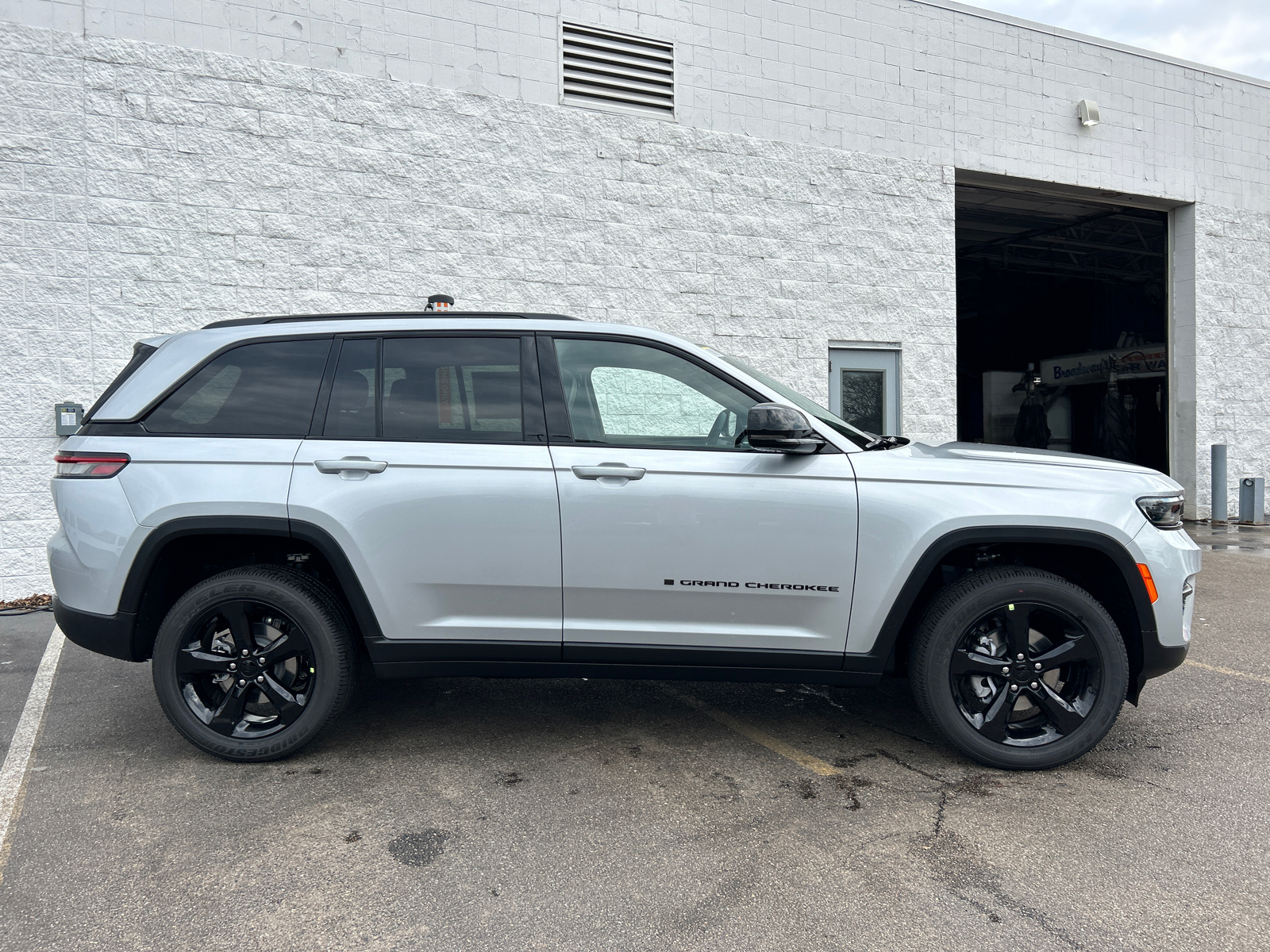 2024 Jeep Grand Cherokee Altitude X 9