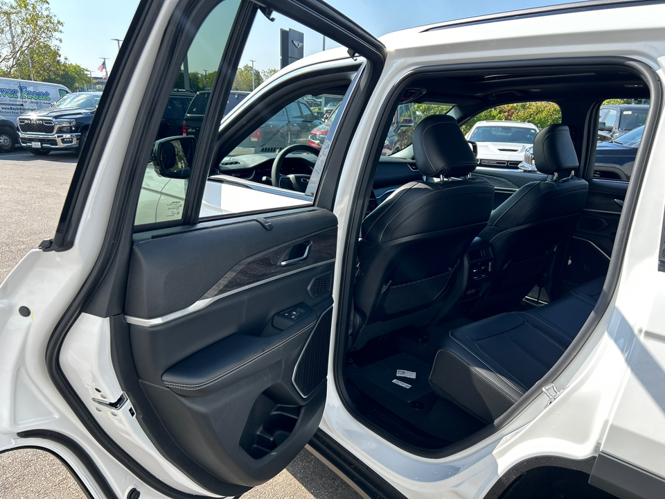 2024 Jeep Grand Cherokee Altitude X 30