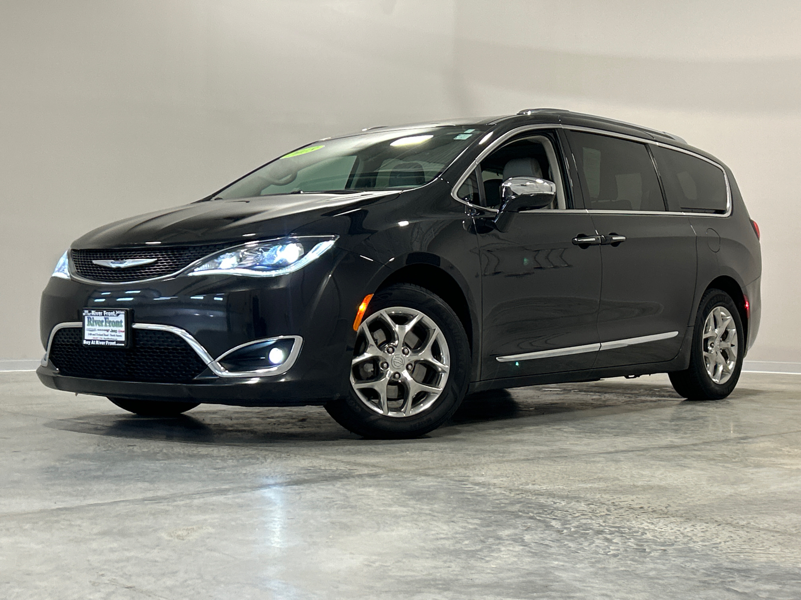 2018 Chrysler Pacifica Limited 1