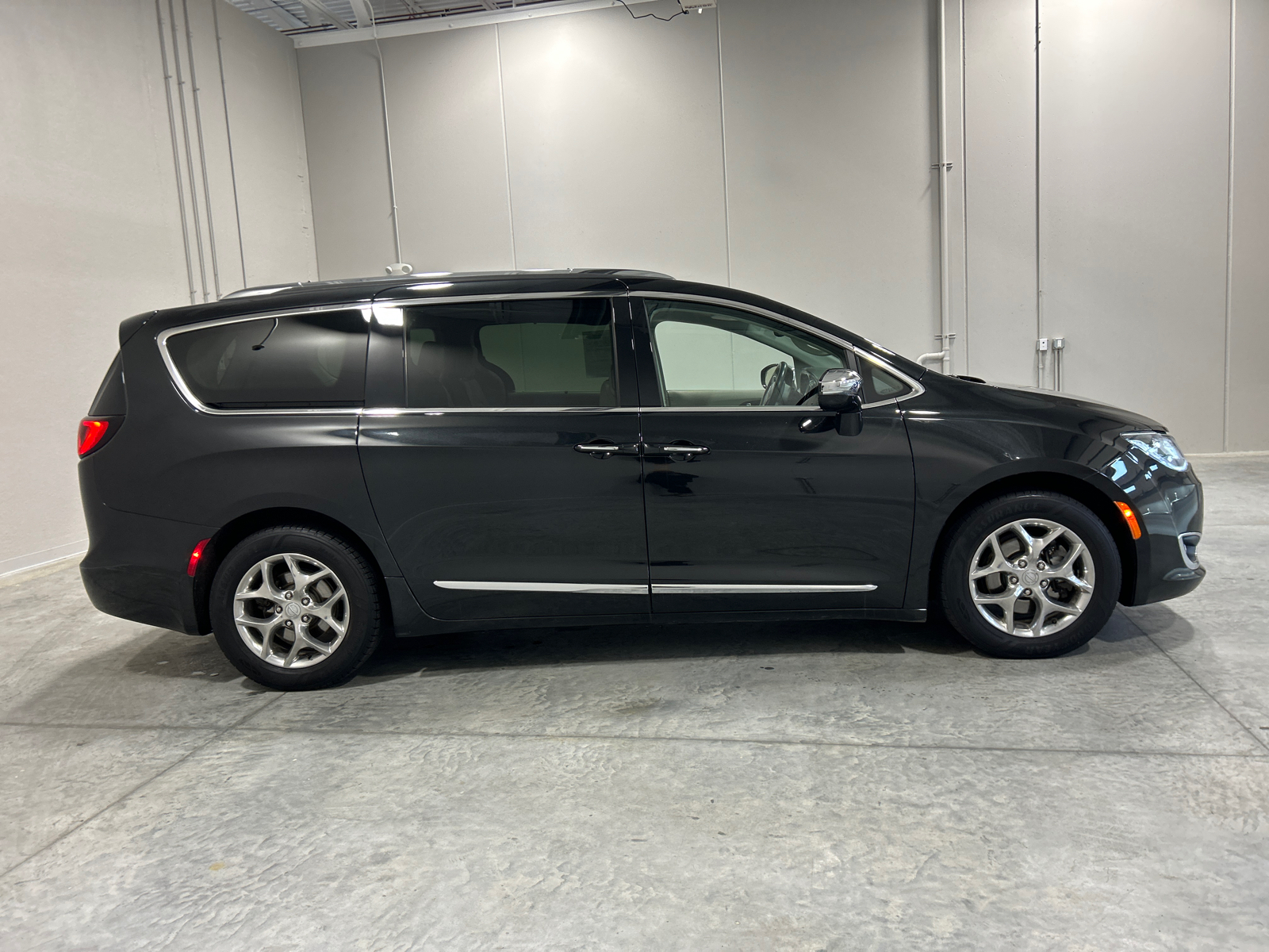 2018 Chrysler Pacifica Limited 5