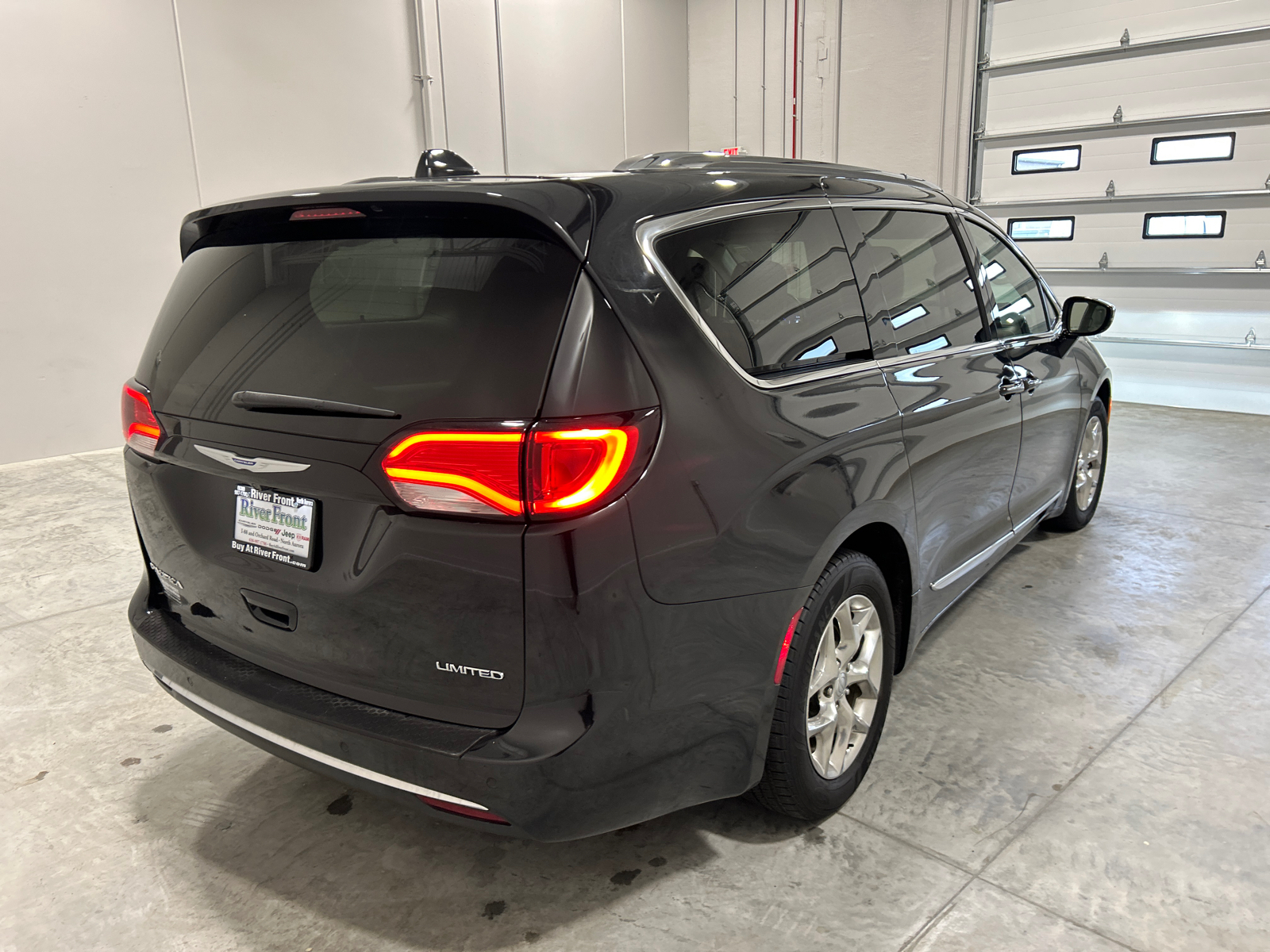 2018 Chrysler Pacifica Limited 6