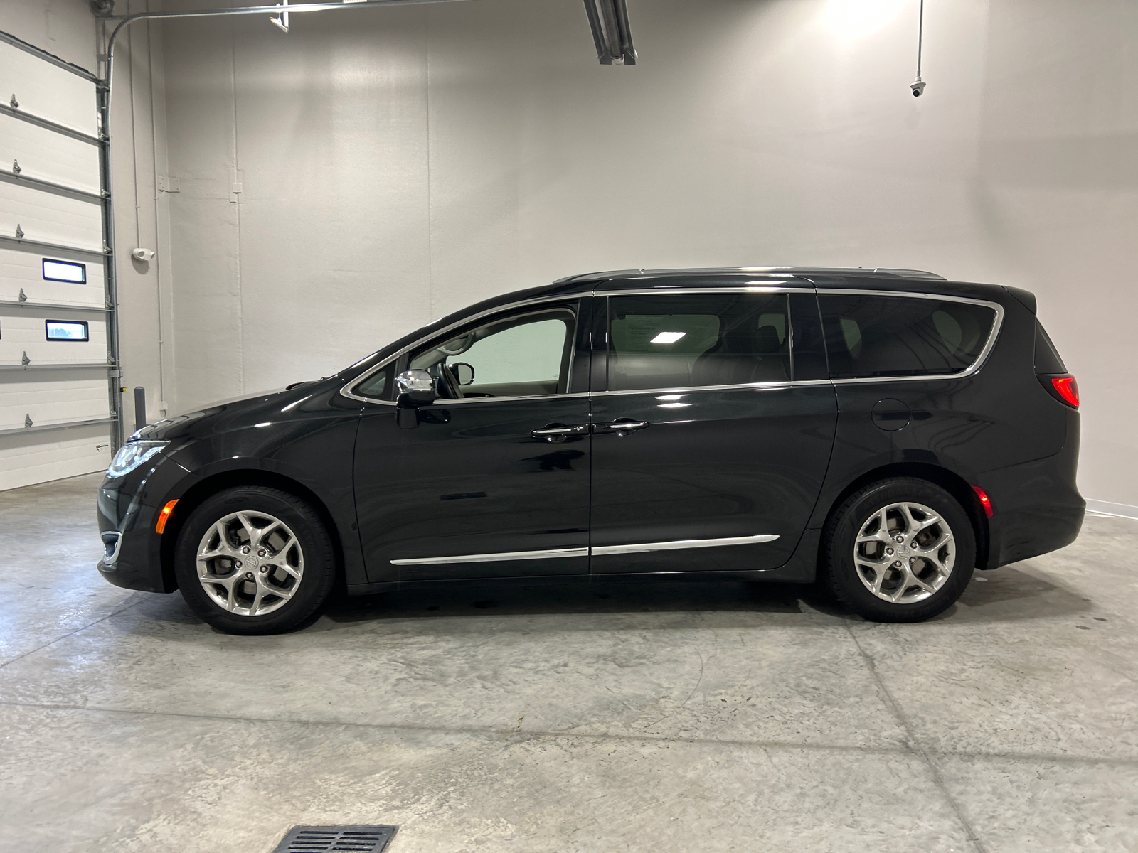 2018 Chrysler Pacifica Limited 9