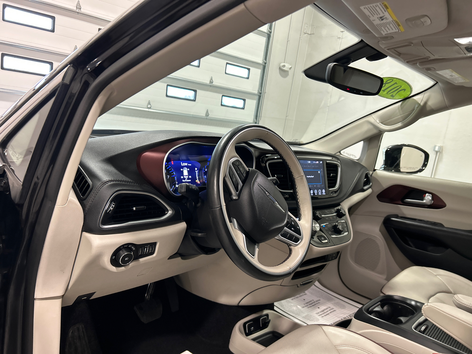 2018 Chrysler Pacifica Limited 18